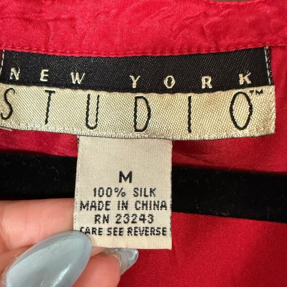 90s Vintage NEW YORK STUDIO | Deep Red Silk Ruffle neck Poet's Blouse | Medium - Picture 4 of 5